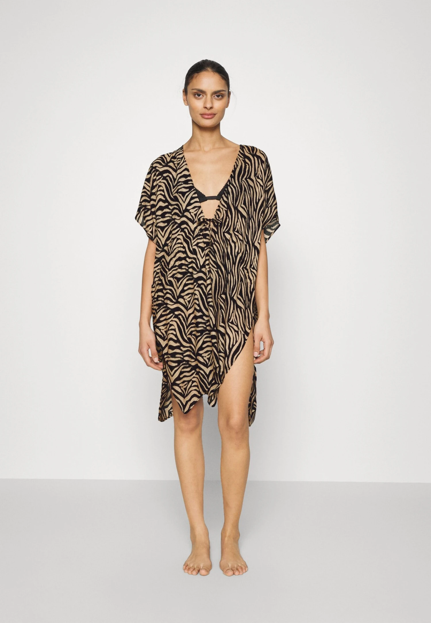 Anna Field Printed Short Kimono / 606 - Khaki_003 - Off-White - Beach Accessory 1 Anna Field Printed Short Kimono / 606 - Khaki_003 - Off-White - Beach Accessory