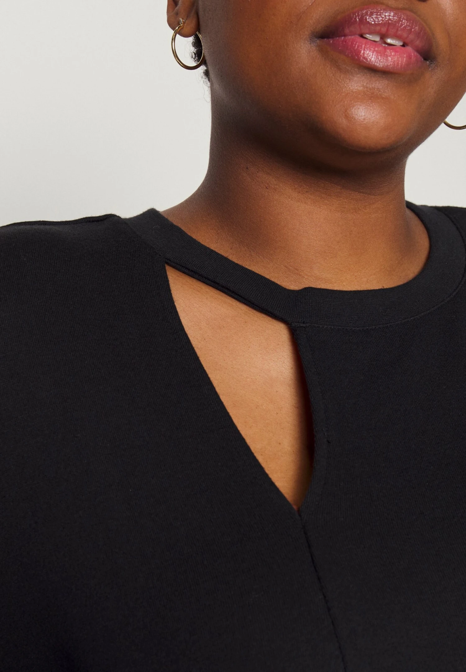 Cut Out Neck Fit - Sweatshirt -Black 6 Cut Out Neck Fit - Sweatshirt -Black - Image 6