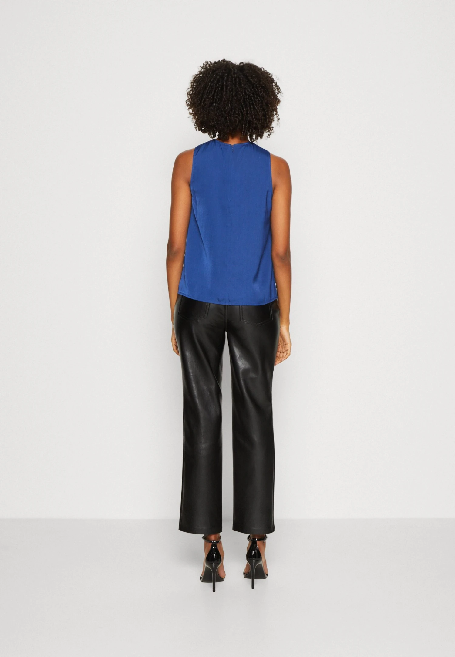 Anna Field Top - Blue 3 Anna Field Top - Blue - Image 3