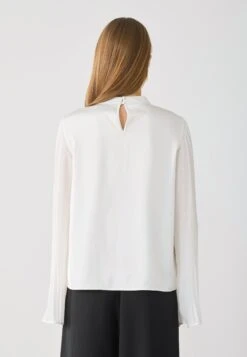 Anna Field Blouse - Cloud Dancer 7 Anna Field Blouse - Cloud Dancer -Fashion 2e2eb029774b4418ac4b332481b5a7d2