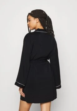 Anna Field Amanda Satin Dressing Gown - Dressing Gown - Black -Fashion 2ed7ad8212184e4ca1dc1b97ba75f567