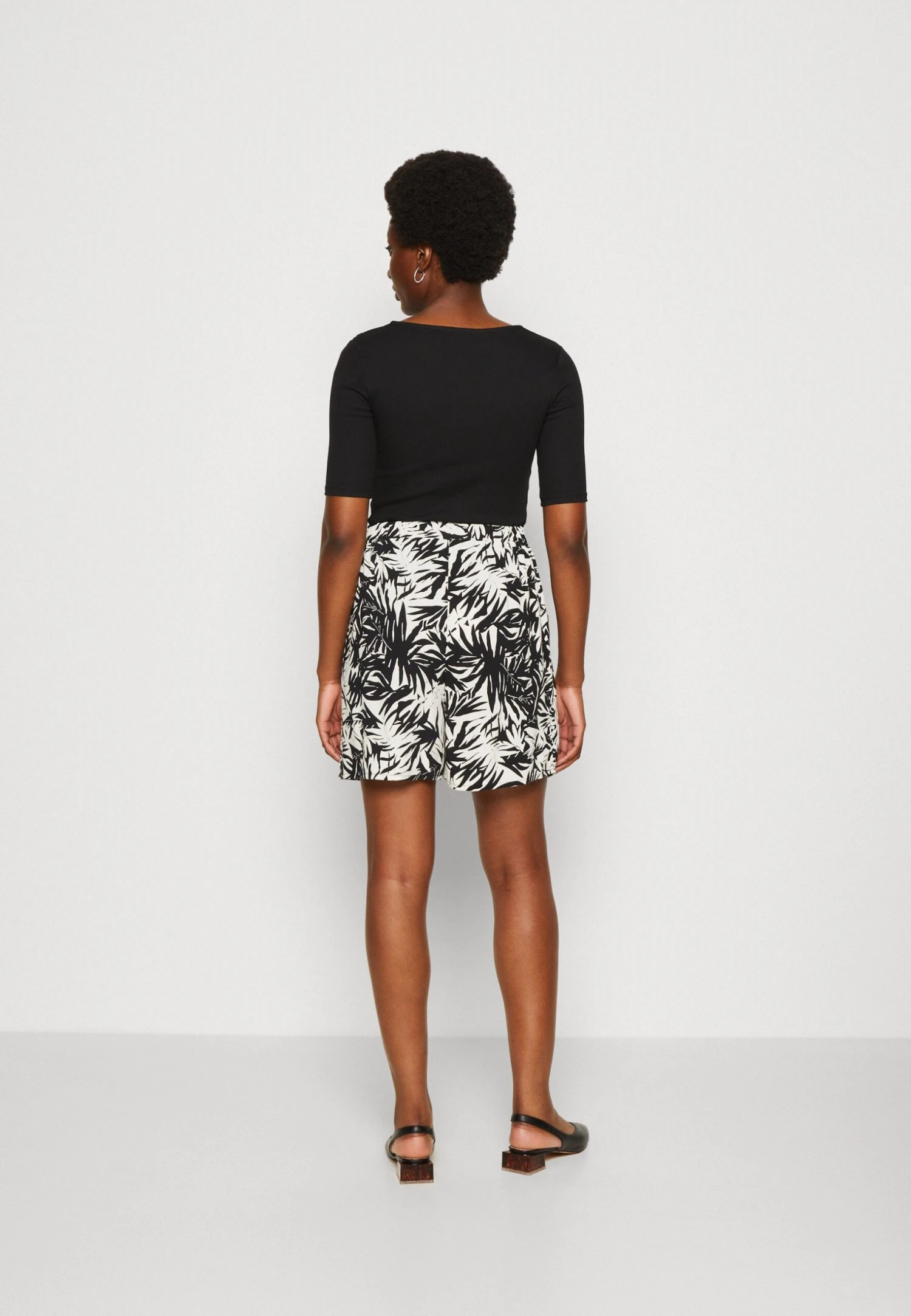 Anna Field Shorts - Black/Off-White 3 Anna Field Shorts - Black/Off-White - Image 3