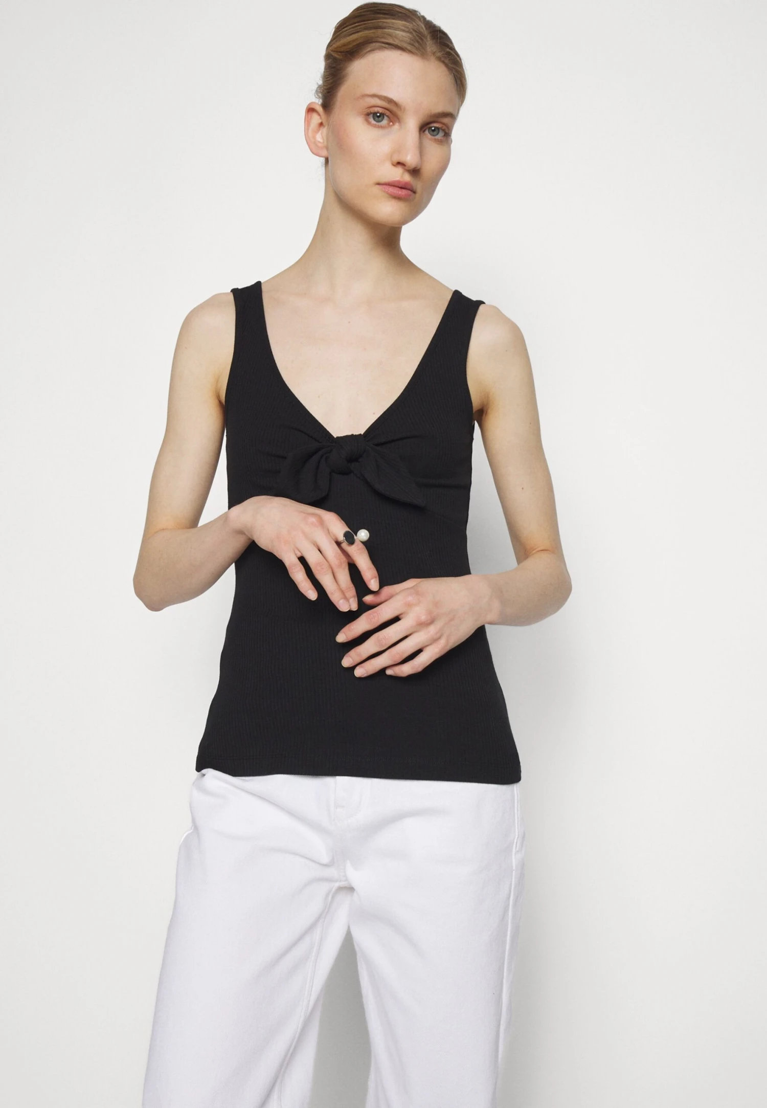 Anna Field Top - Black 4 Anna Field Top - Black - Image 4