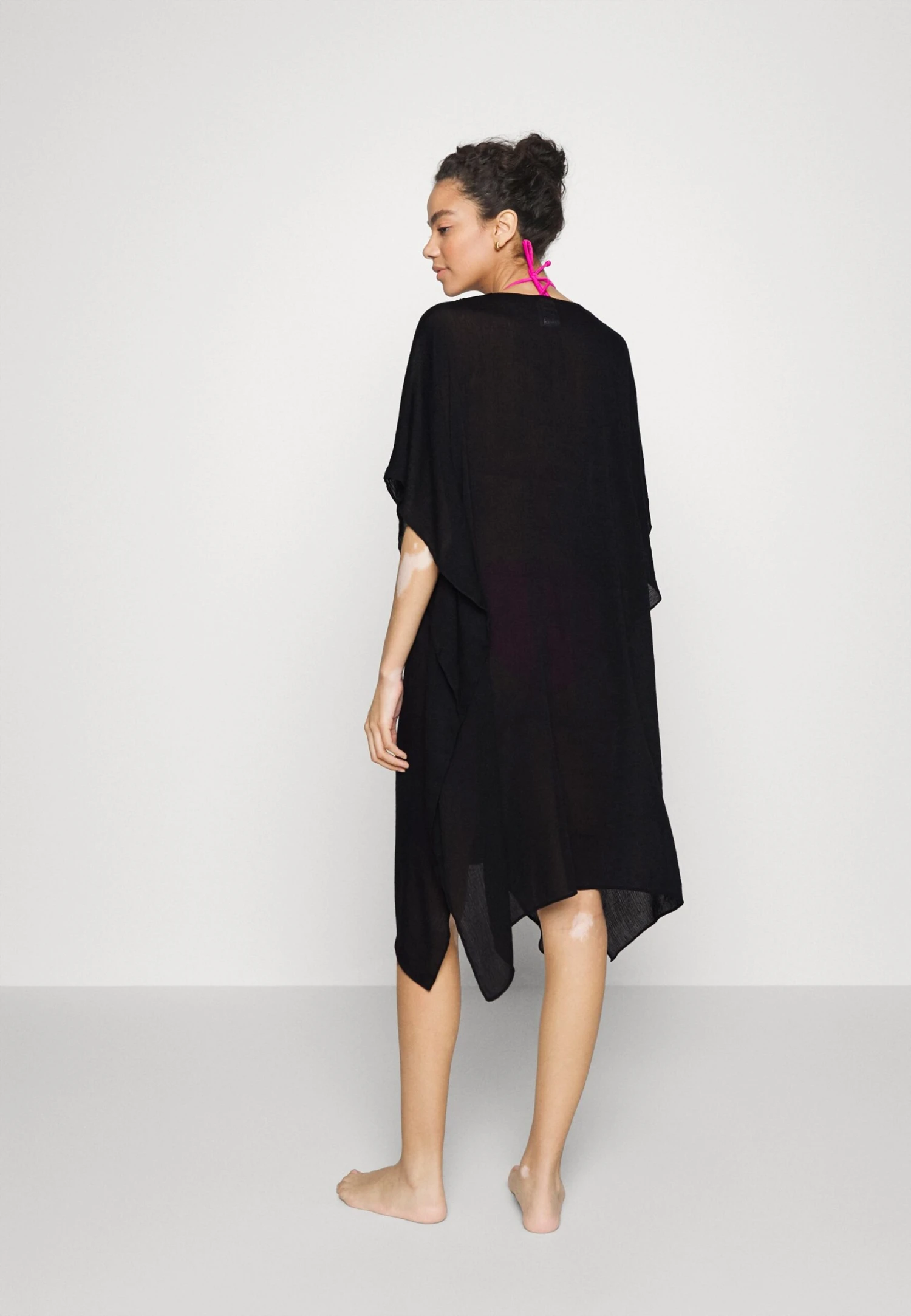 Anna Field Beach Accessory - Black 3 Anna Field Beach Accessory - Black - Image 3