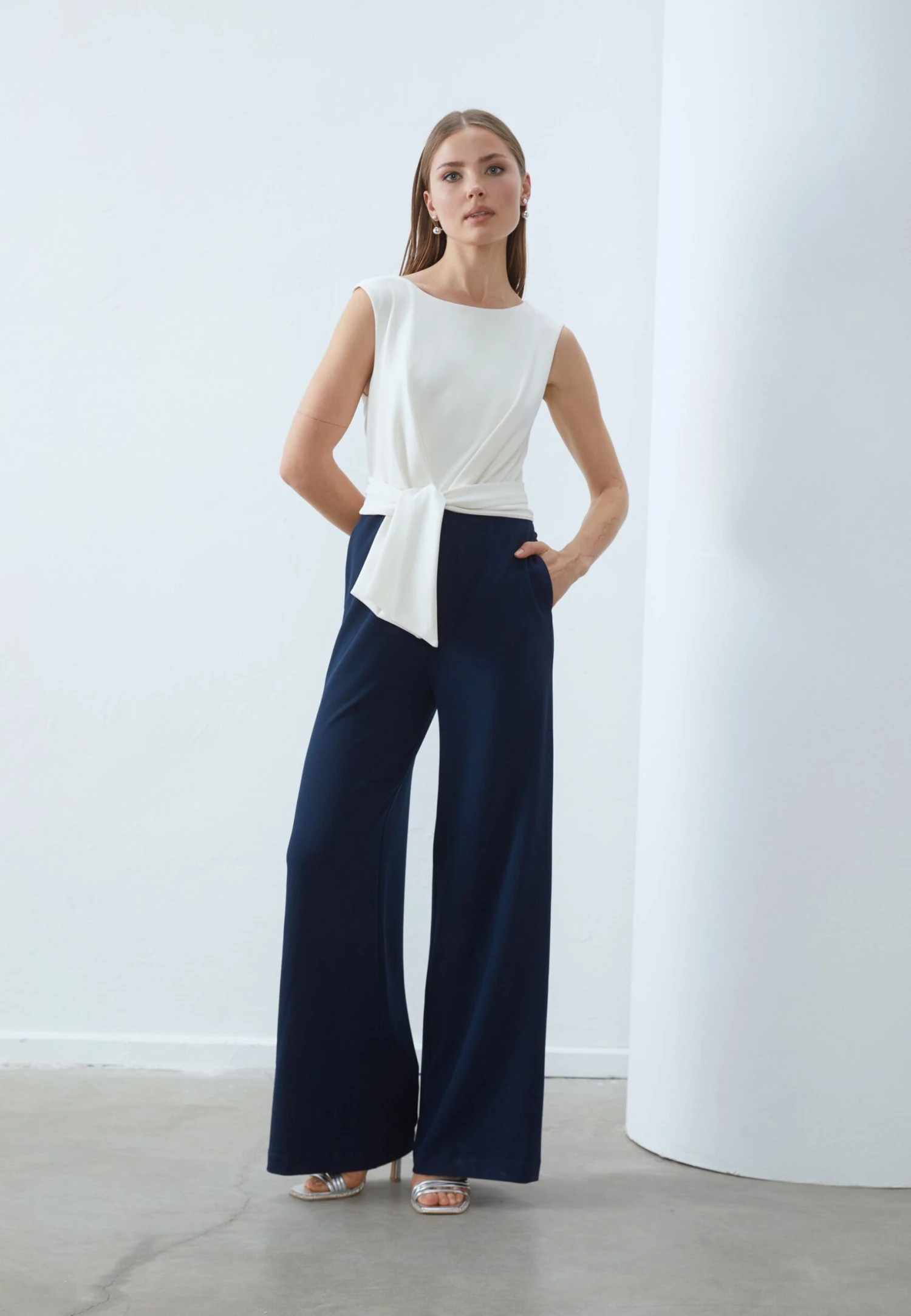 Anna Field 2IN1 WIDE LEG - Jumpsuit - White/dark Blue 2 Anna Field 2IN1 WIDE LEG - Jumpsuit - White/dark Blue - Image 2