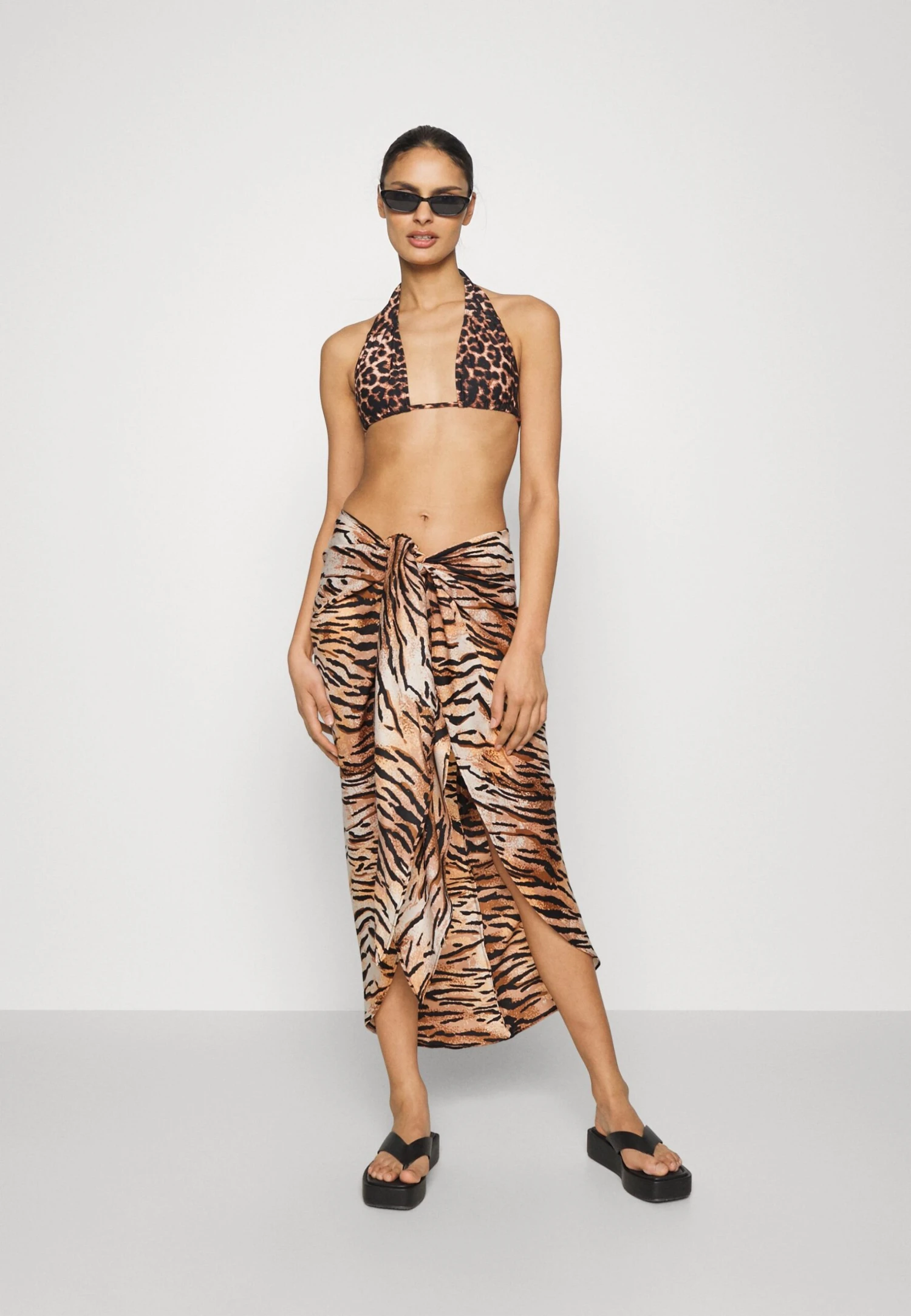 Anna Field Geo Print Sarong / 917 - Multi-Coloured - Wrap Skirt - Multi-Coloured 2 Anna Field Geo Print Sarong / 917 - Multi-Coloured - Wrap Skirt - Multi-Coloured - Image 2