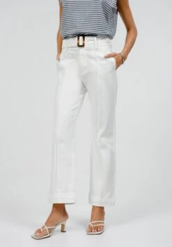 Straight Leg Jeans - Off White Wash