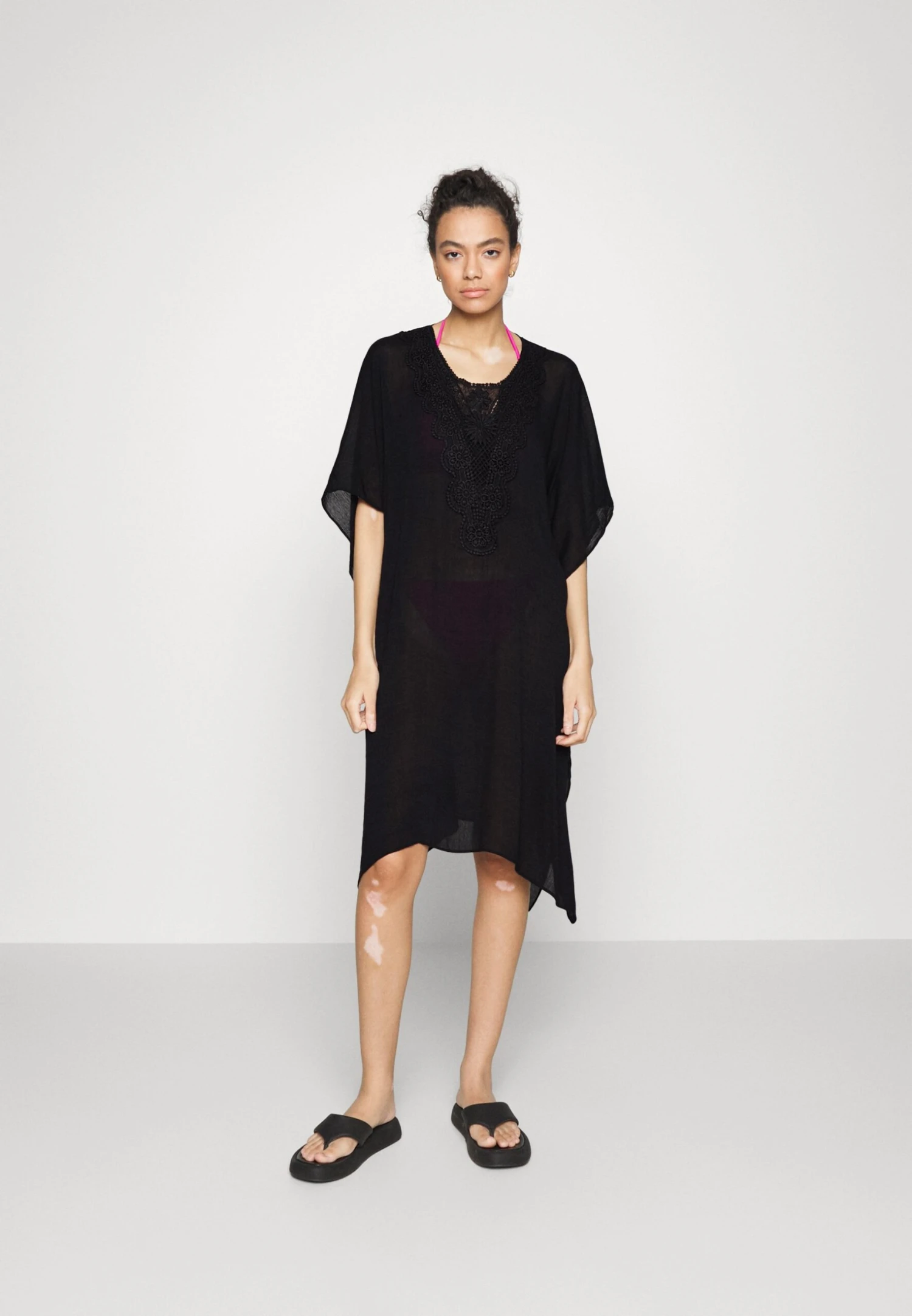 Anna Field Beach Accessory - Black 2 Anna Field Beach Accessory - Black - Image 2