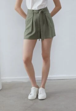 Anna Field NATURAL LINEN/VISCOSE MIX TIE WAIST SHORTS - Shorts - Olive