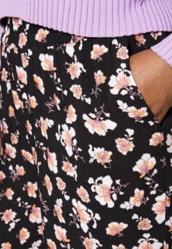 Trousers - Trousers -Fashion bb7939455f21434393e70b778b135c72