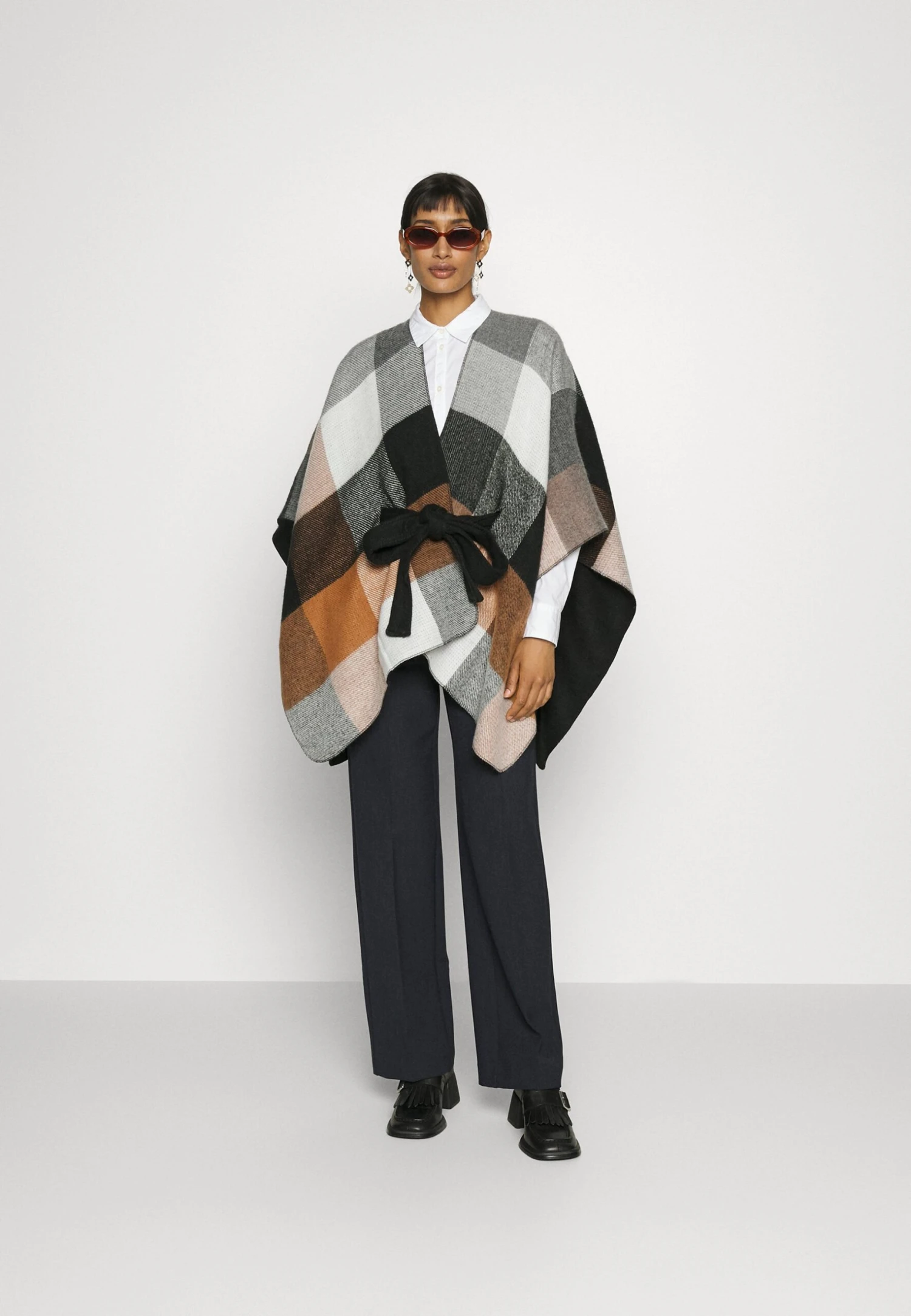 Anna Field Cape - Brown/black 2 Anna Field Cape - Brown/black - Image 2