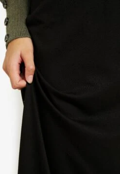 Maxi Skirt - Black -Fashion e3e924a5764c4615a5521ba33d9fb165