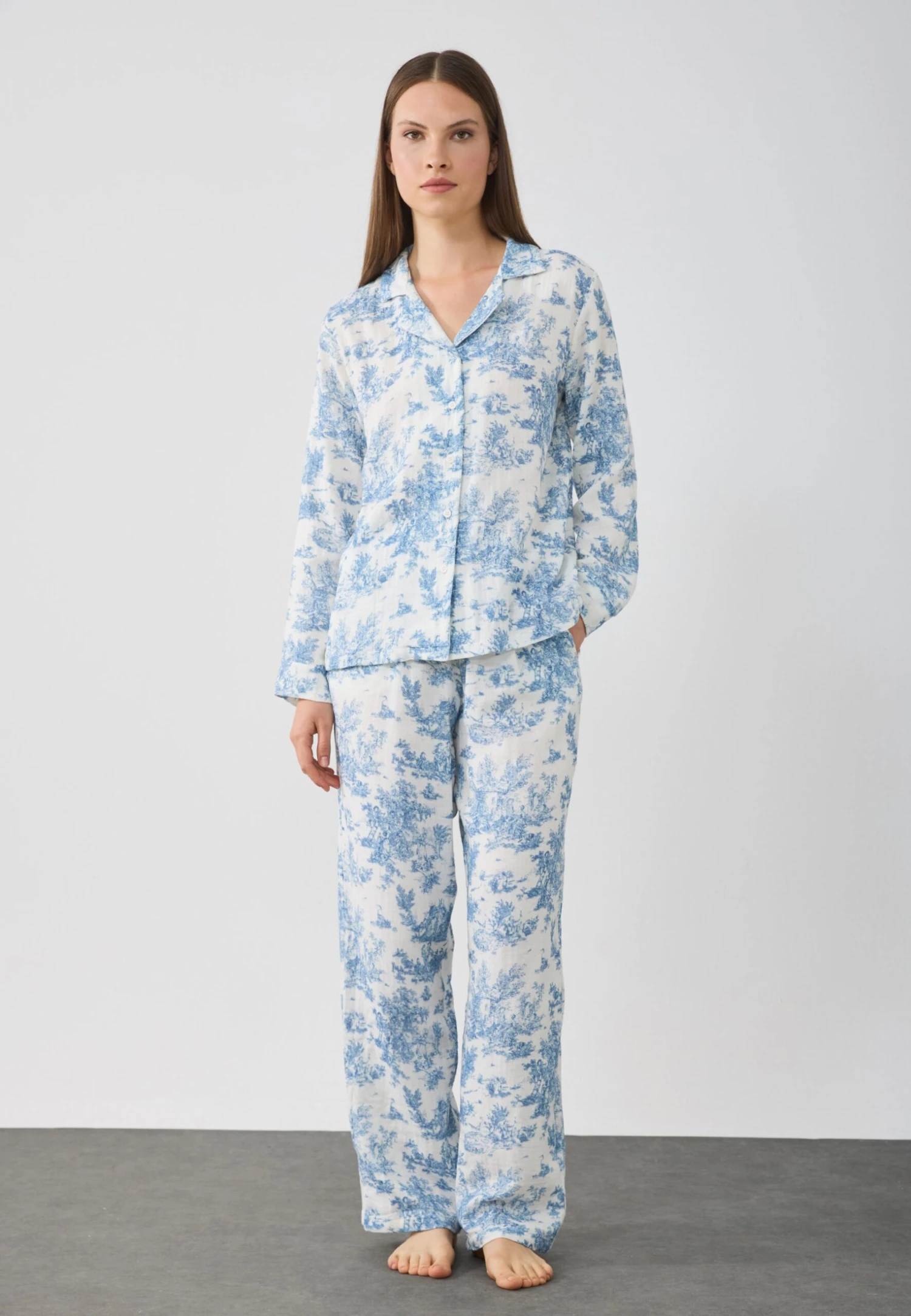 Anna Field SOFT MUSLIN COTTON PRINTED SET - Pyjama Set - White/blue 2 Anna Field SOFT MUSLIN COTTON PRINTED SET - Pyjama Set - White/blue - Image 2