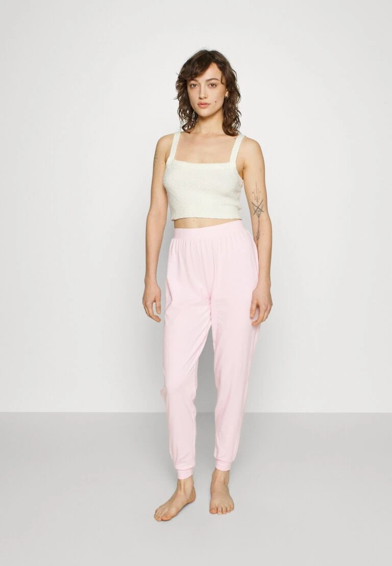 Front Page 10 Front Page -Fashion e0e4d8a28ba14f43aaec63c3d16c10bb 768x1109 1